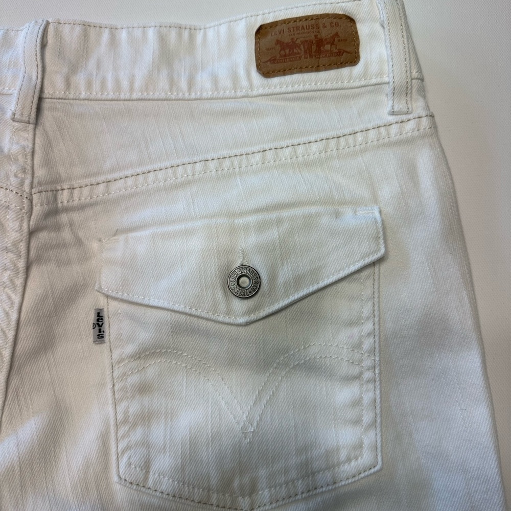 Levi's Women's Straight Leg White Jeans - Picture 6 of 8